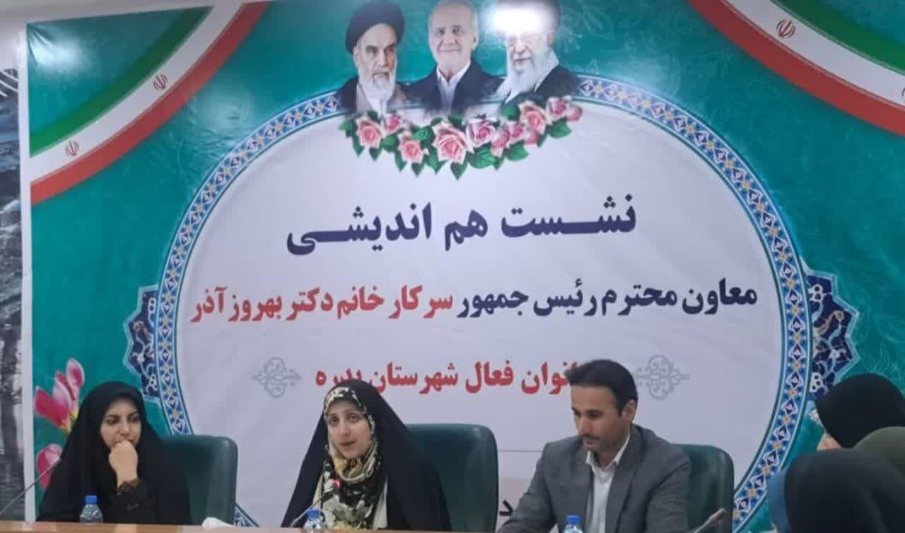 بهروزآذر: بانوان کارآفرین ۴۰ میلیارد ریال تسهیلات می گیرند