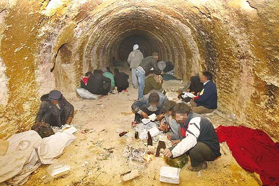 اینجا پاتوق معتادان است!