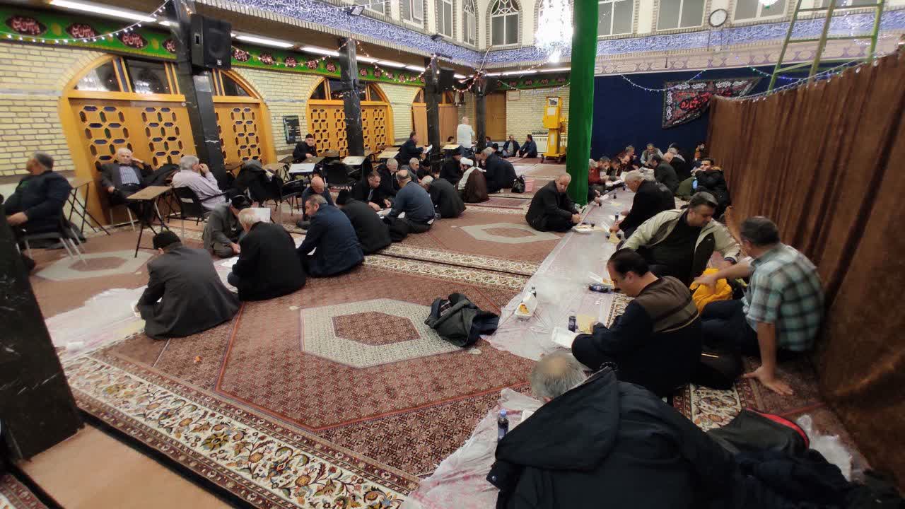 میزبانی حسینیه اعظم زنجان از ۱۵۰ زائر در راه‌مانده