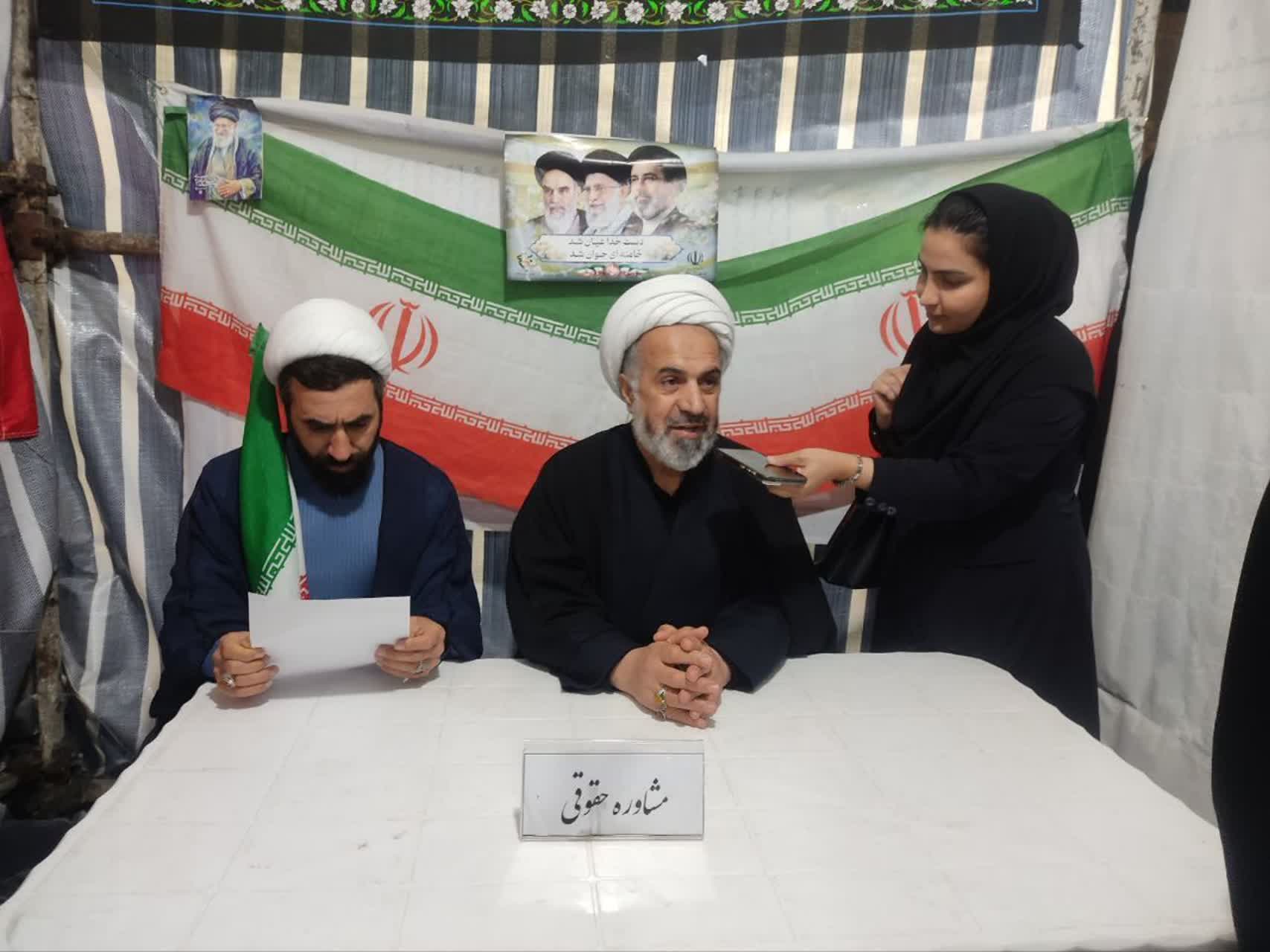 ایجاد غرفه ارتباط مردمی شورای حل اختلاف زنجان در چهارراه و میدان انقلاب با هدف تقویت صلح و سازش